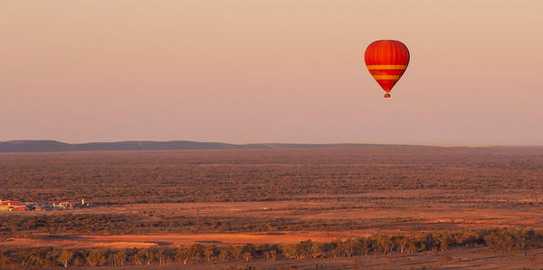 Hot air ballooning in Alice Springs - MC - Tourism Australia Nicholas Kavo 
