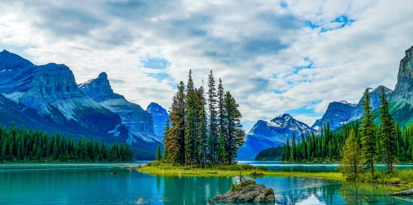 Maligne Lake, Jasper National Park, Canada